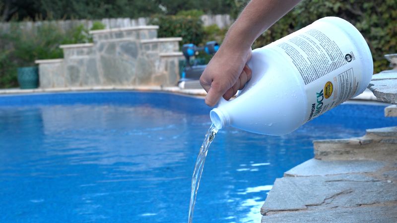 How to Shock a Swimming Pool