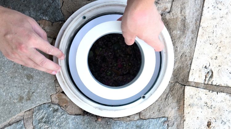 Drain in 25% stages with a submersible pump — never below the skimmer with the pump running