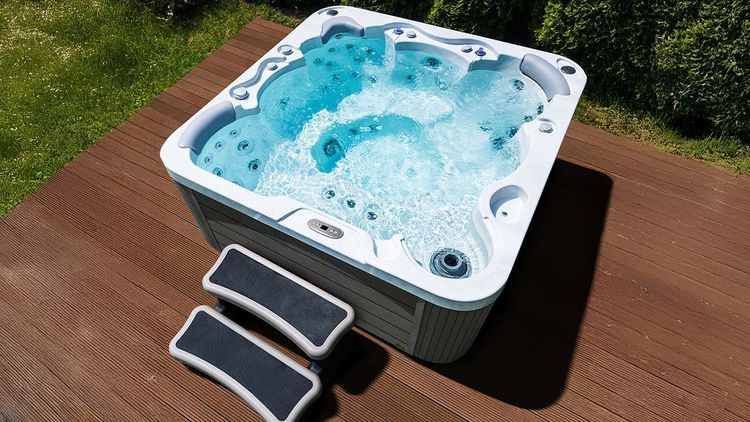 Best Mid-Range Acrylic: Bueno Spa Jersey 6-Person
