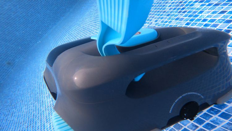 Aiper Scuba E1 has to be retrieved twice a day to use on a daily basis