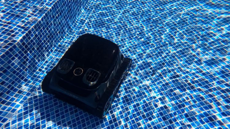 Aiper Scuba S1 Pro in my pool