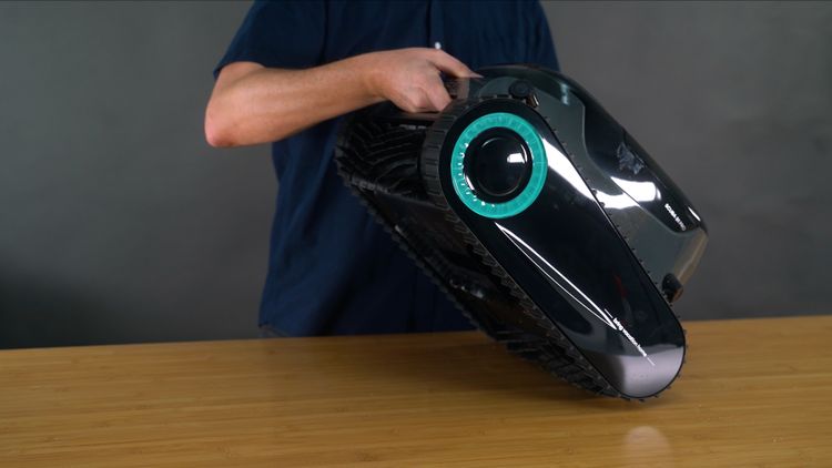 Every Aiper has to be removed daily to charge