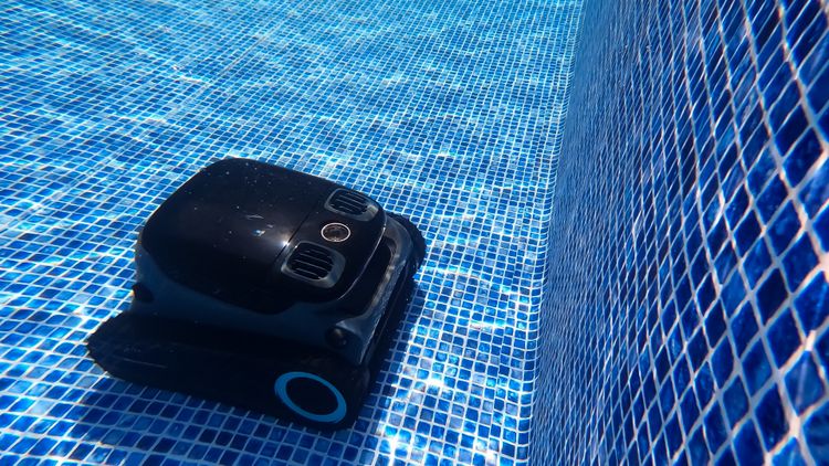 The Scuba S1 Pro's app only works when it is out of the pool