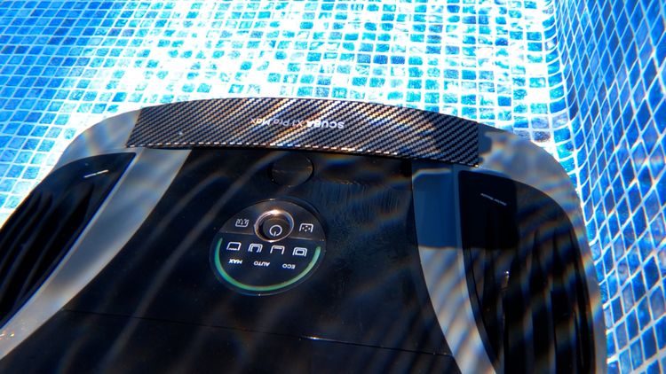 The Pro Max's buttons — the app loses connection the moment it goes underwater