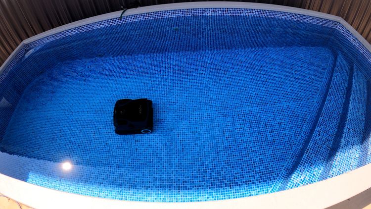 The Pro Max navigating our test pool — 40 sensors and 9 motors at work