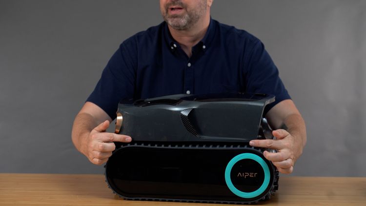 Aiper Scuba X1 Pro Max looks better than it performs