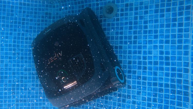 Aiper Scuba X1 Pro Wall Climbing
