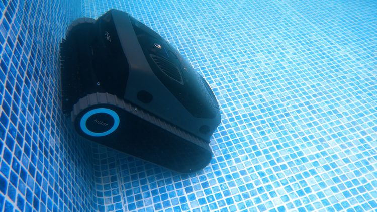 Aiper Scuba X1 wall climbing