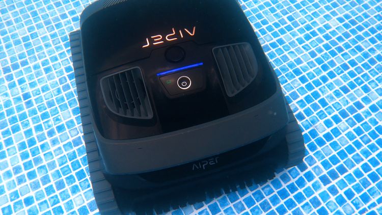 Aiper Scuba X1 in our test pool