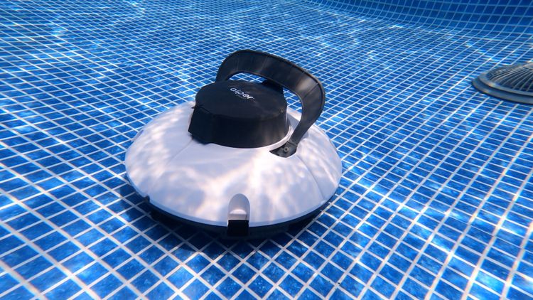 The Aiper Seagull 600 only cleans flat pools