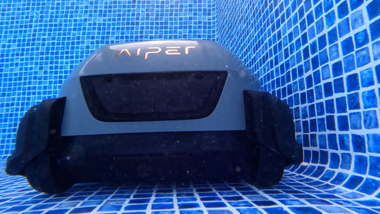 The Aiper Seagull Plus isn't the most impressive pool robot