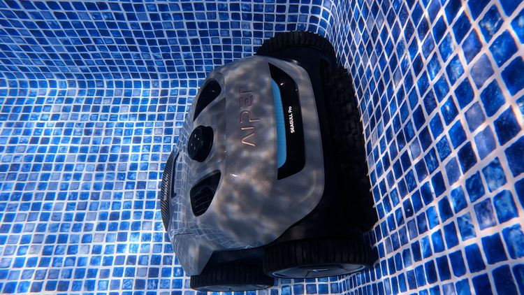 Aiper Seagull Pro Waterline Cleaning