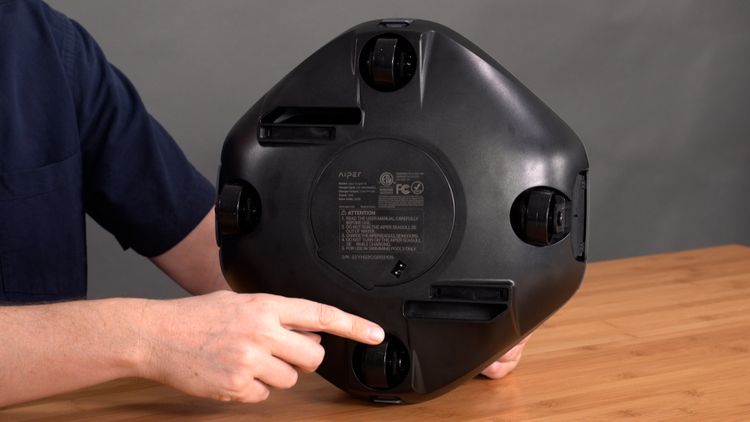 With only wheels, it doesn't grip the floor like other cleaners with tracks