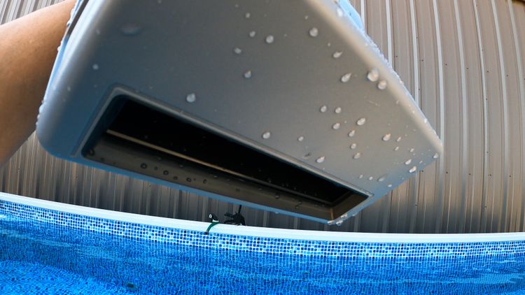 The bottom charging port on the AquaSense 2 Pro