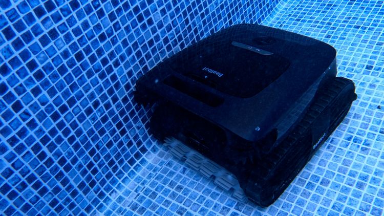 Close-up of the robot during cleaning