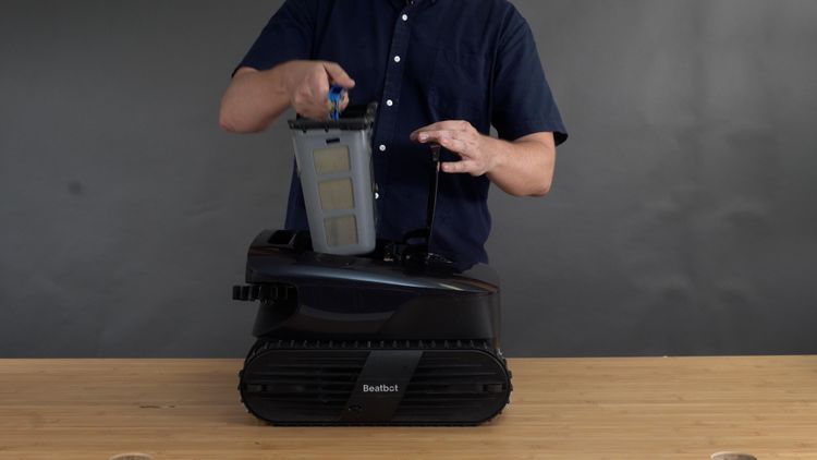Holding the filter - notice the basic mesh construction