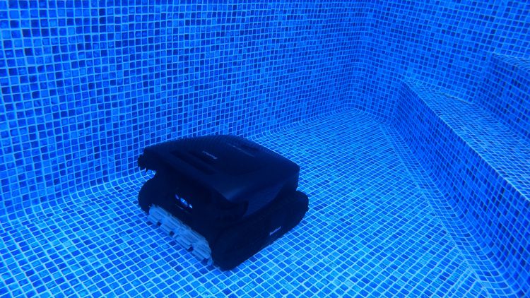 Testing the Beatbot AquaSense 2 Ultra in my pool