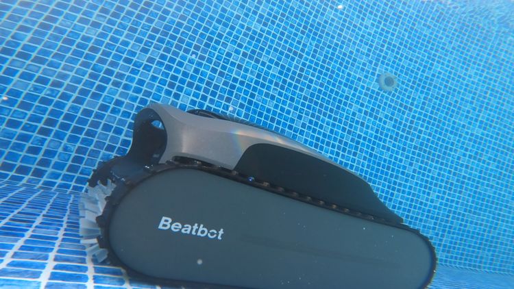 The Beatbot AquaSense Pro didn't improve much over the original
