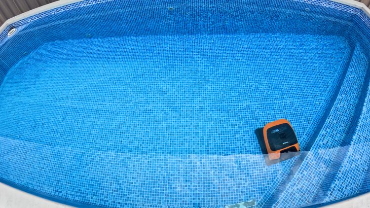 Beatbot Sora 30 crawling across the pool floor