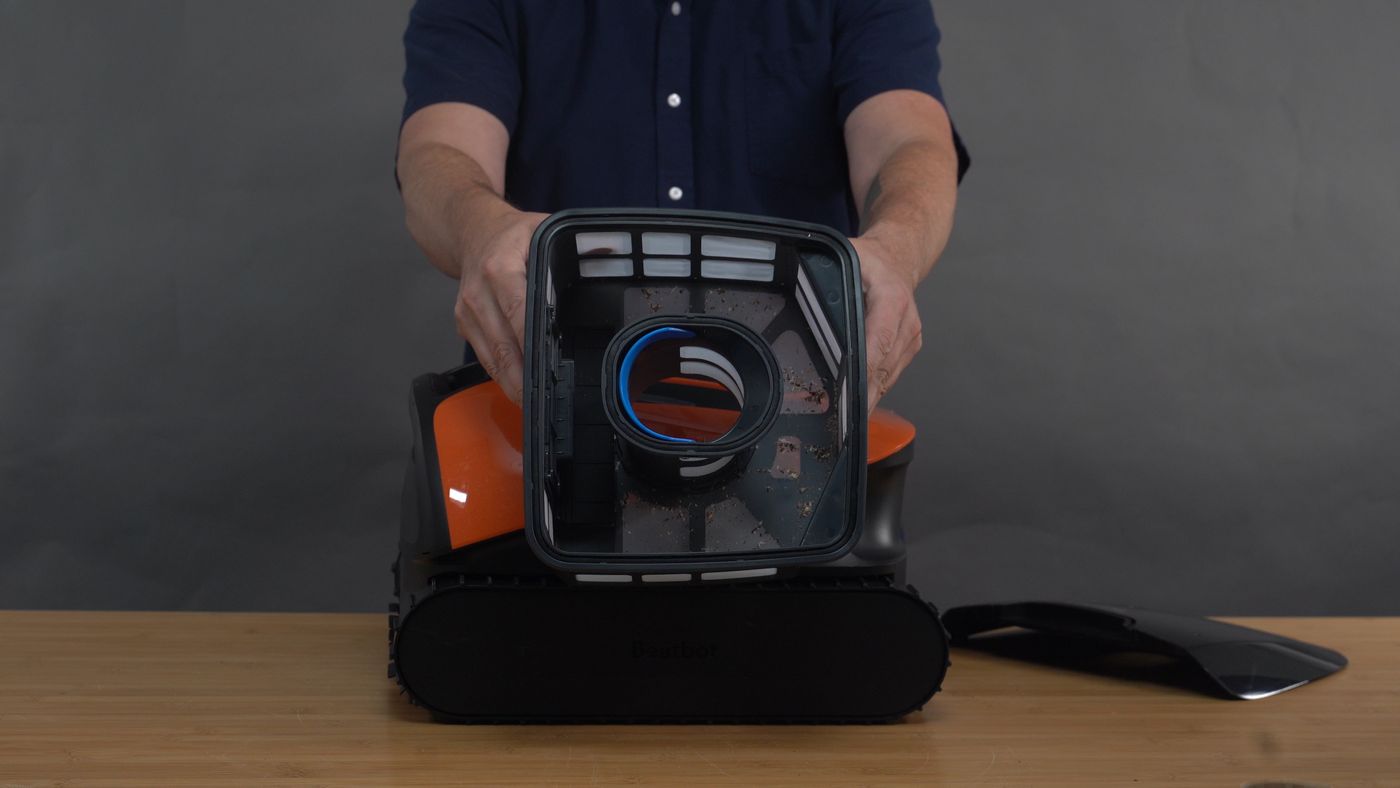 Removing the filter basket from the Beatbot Sora 30