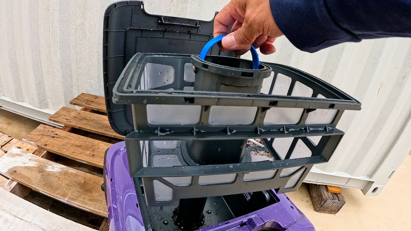 Removing the Beatbot Sora 70 filter basket