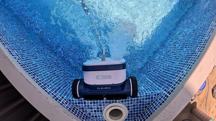 The Clear S climbs the wall all the way to the waterline