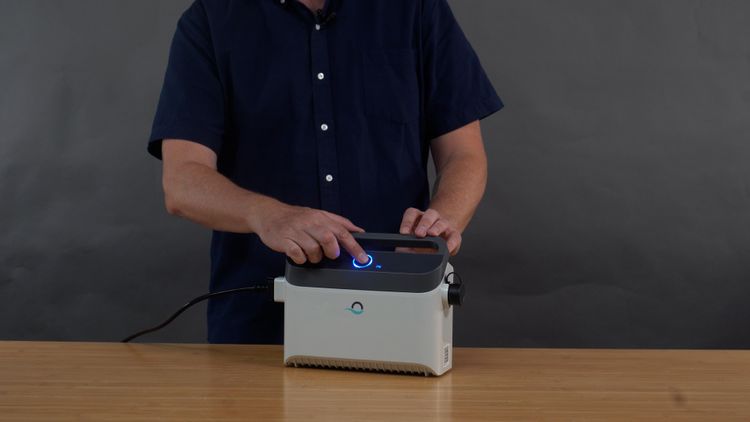 The single-button power supply on the Dolphin Nautilus CC Plus
