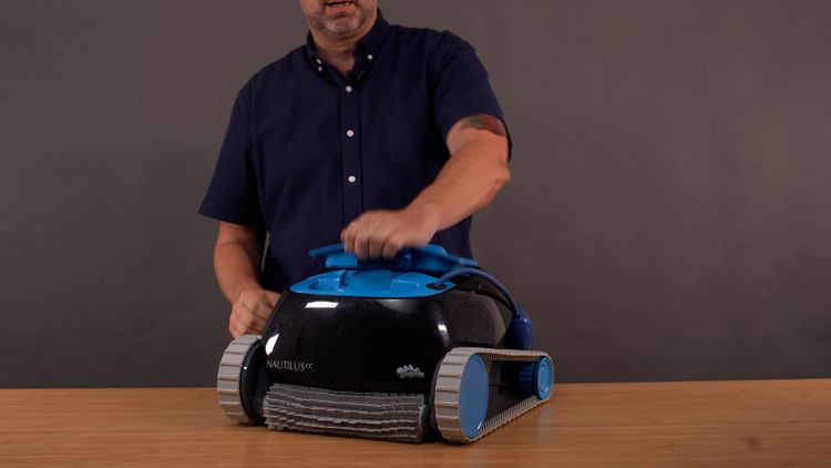 At around 14 pounds dry, the Nautilus CC lifts out with one hand