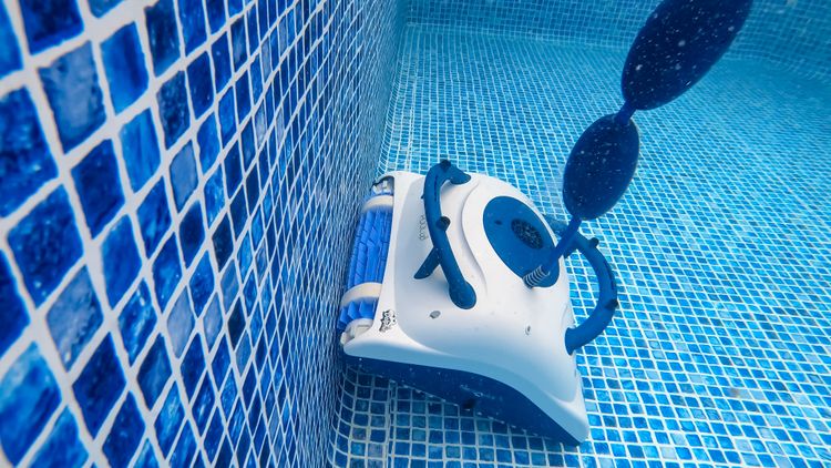 From there, turn it on and the Pool Up gets to work scrubbing and cleaning your pool