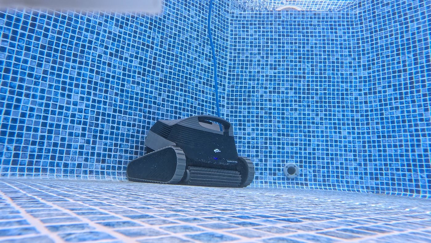 Every return angled down and to the side builds one slow whirlpool around the pool