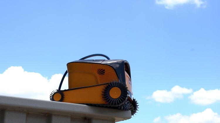 The Wave 90i's commercial hardware is strong, but ProLine robots package similar power for residential use