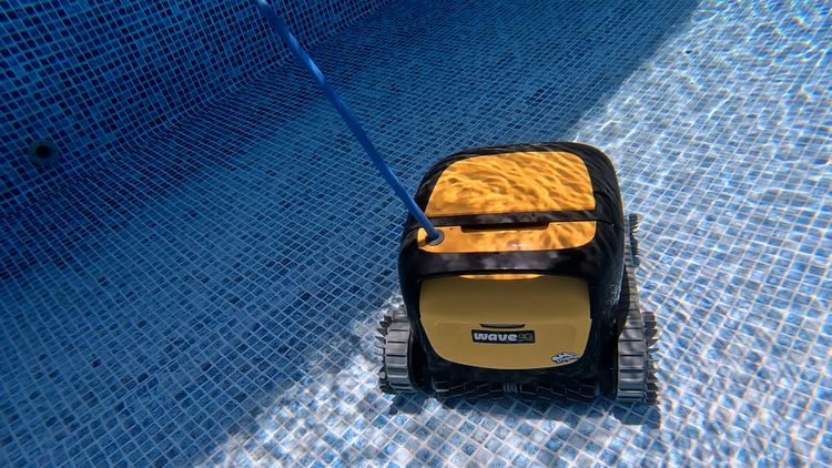 Underwater close-up of the Wave 90i's top cover and tracked chassis