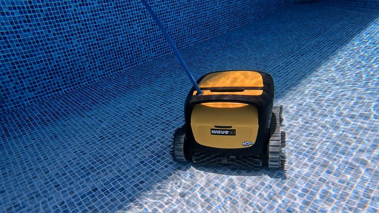 The Wave 90i cleaning the floor during hands-on testing