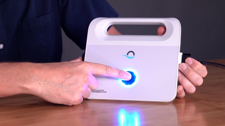 The E10 uses a simple one-touch power supply