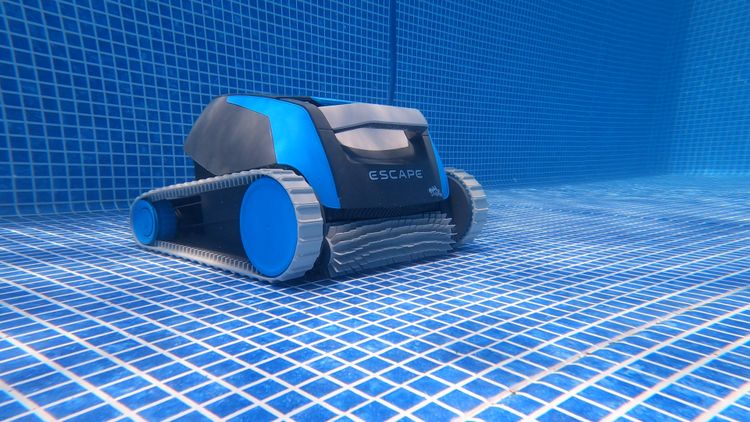 Dolphin Escape scrub, vacuums, and cleans like a pro