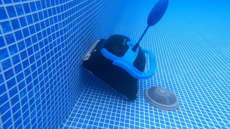 The Nautilus CC Plus climbing the pool wall