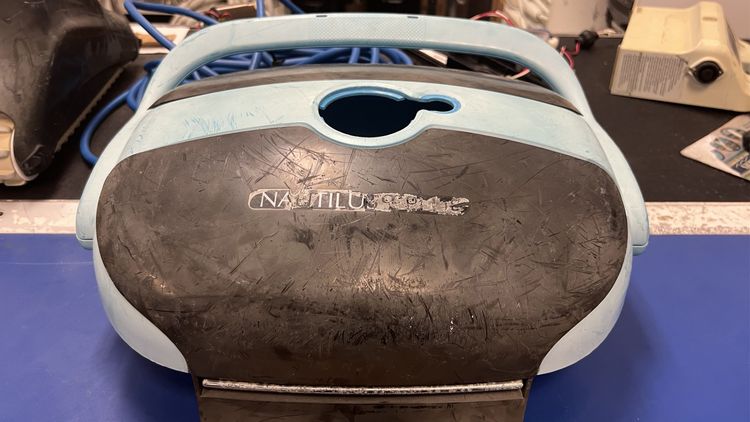 Black robots may fade quickly, like this Dolphin Nautilus CC Plus did