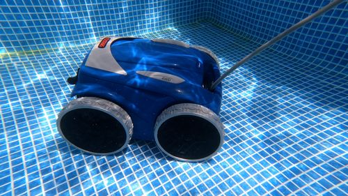 Polaris 9650 IQ floor cleaning