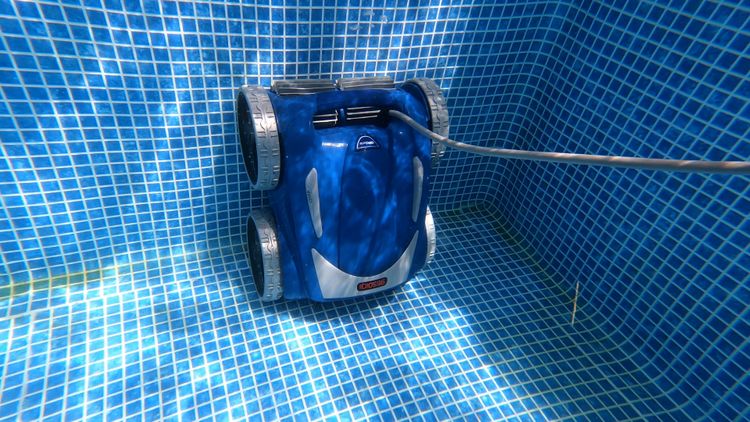 Polairs 9650 IQ Vacuuming