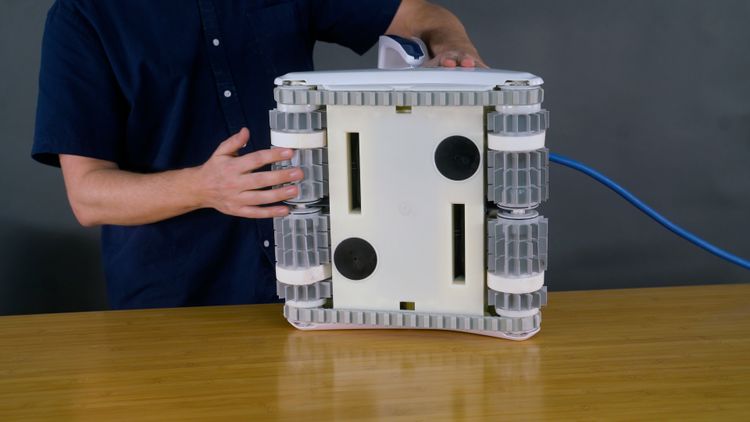 Large intakes, 4 brushes, and even a gyroscope