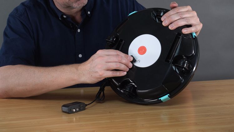 The Winny 200SE spends more time charging than cleaning