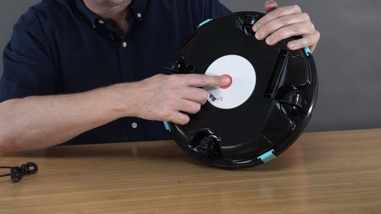 A cordless robotic pool cleaner, like the Winny 200SE, has to be cleaned daily