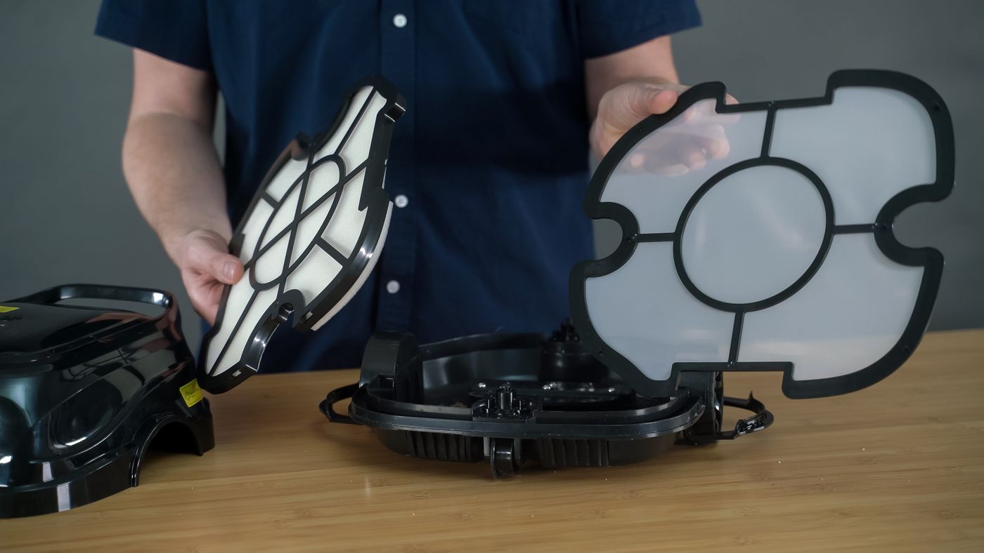 The Wybot A1 uses a mesh and cotton filter