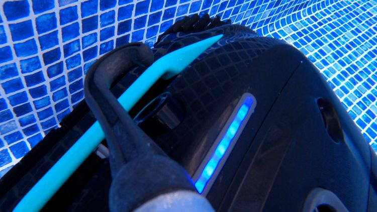 Wybot C2 tracks and wheels with blue LED indicator