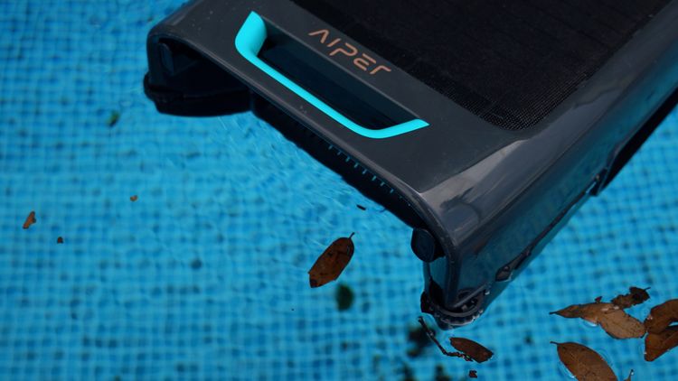Propeller size equates to power with the Aiper Surfer S2