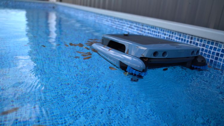 We dumped leaves in the pool to put the Beatbot iSkim Ultra to the test