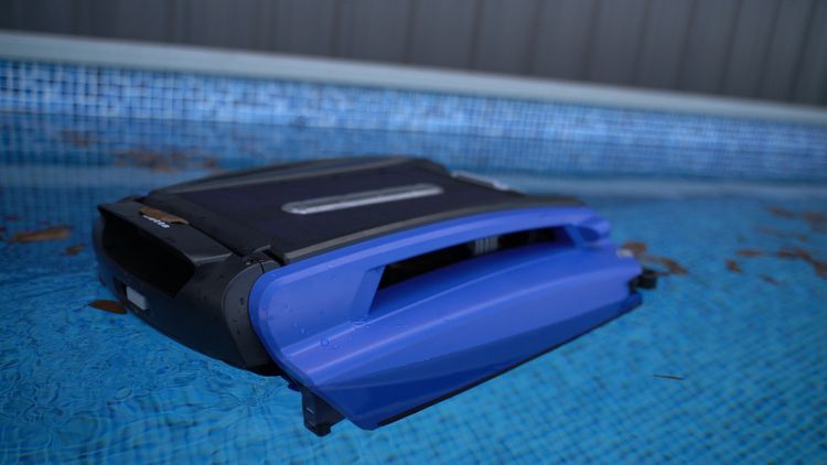 The Betta SE Robotic Pool Skimmer.